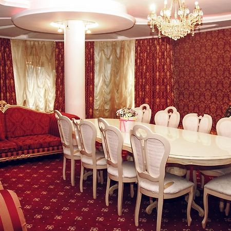 Hotel Gold Lion Chisinau Eksteriør bilde