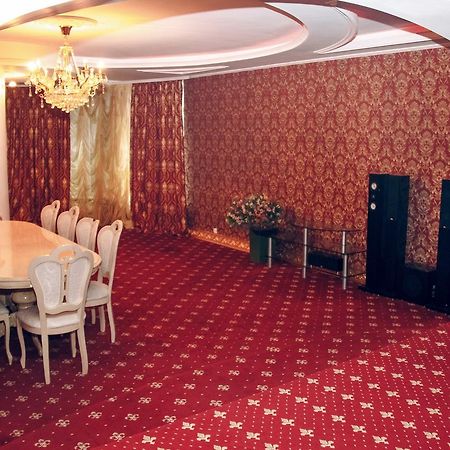 Hotel Gold Lion Chisinau Eksteriør bilde