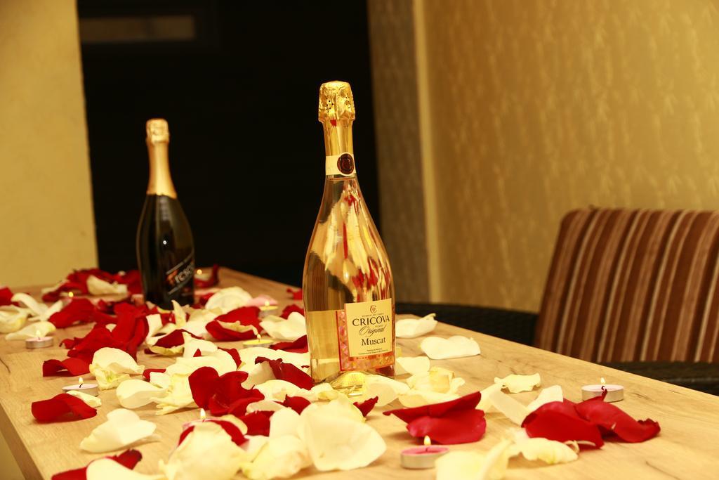 Hotel Gold Lion Chisinau Eksteriør bilde