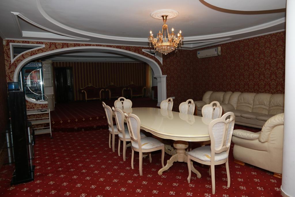 Hotel Gold Lion Chisinau Eksteriør bilde