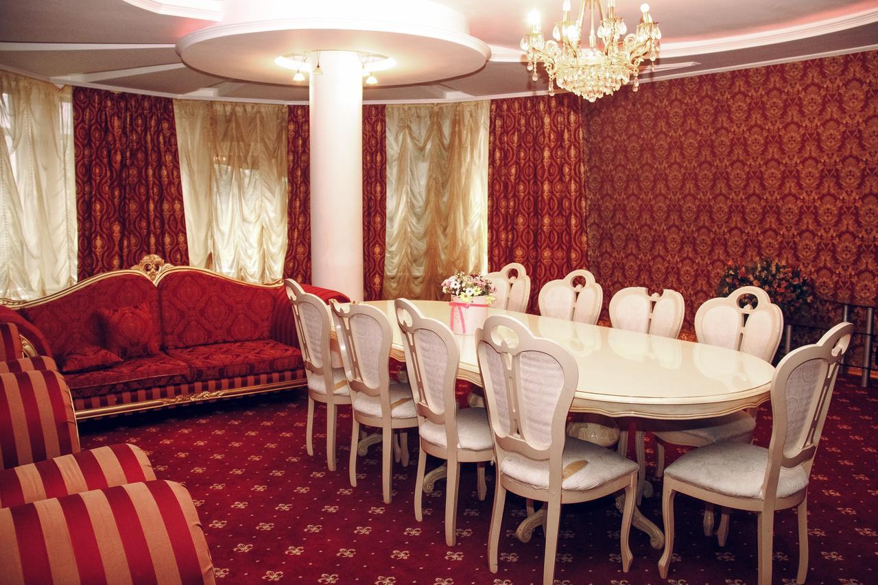 Hotel Gold Lion Chisinau Eksteriør bilde