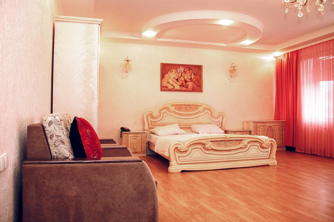 Hotel Gold Lion Chisinau Eksteriør bilde