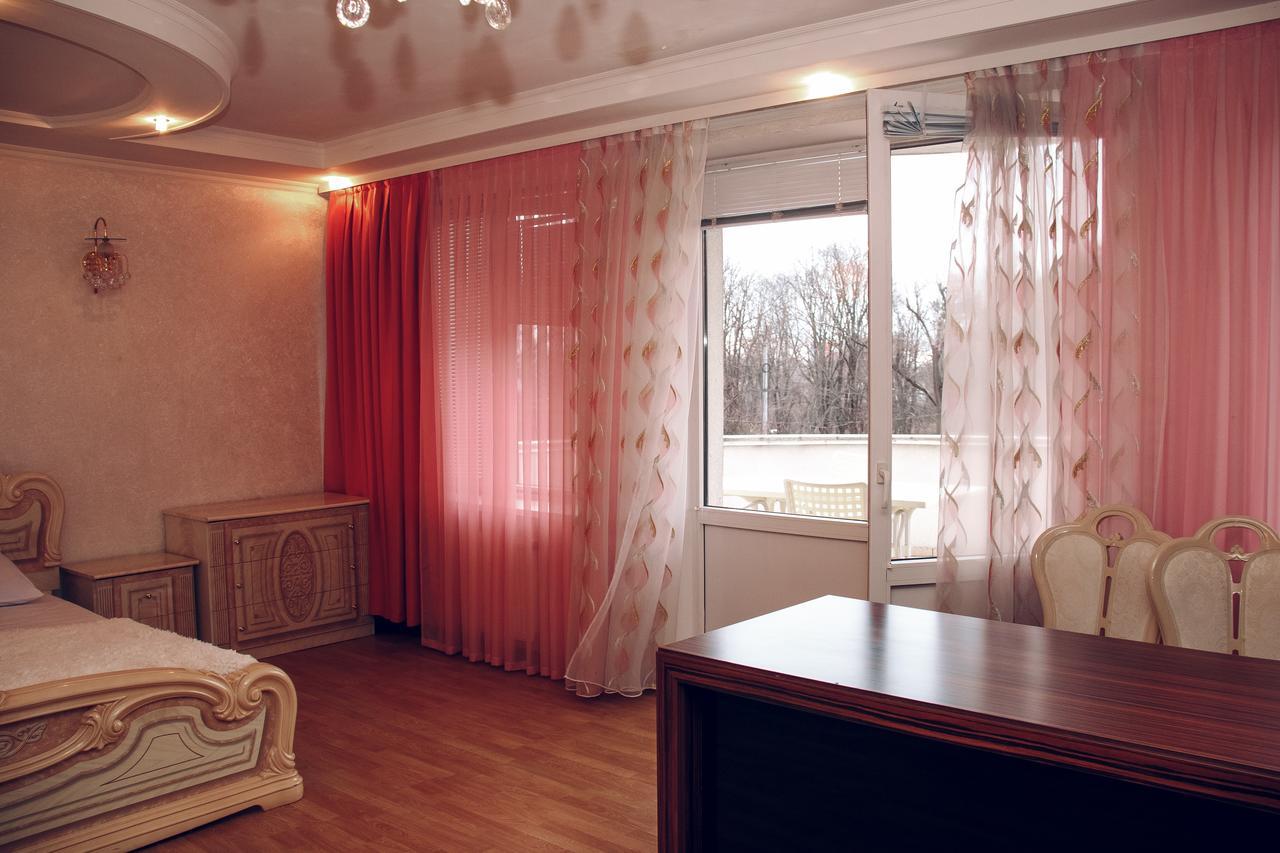 Hotel Gold Lion Chisinau Eksteriør bilde