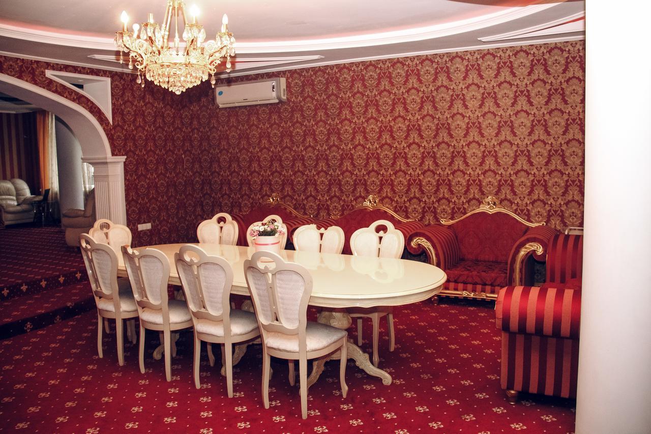 Hotel Gold Lion Chisinau Eksteriør bilde