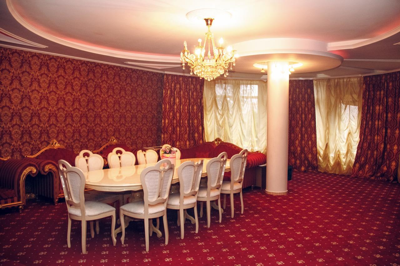 Hotel Gold Lion Chisinau Eksteriør bilde