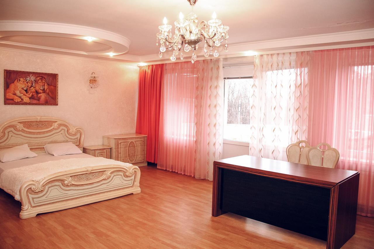 Hotel Gold Lion Chisinau Eksteriør bilde