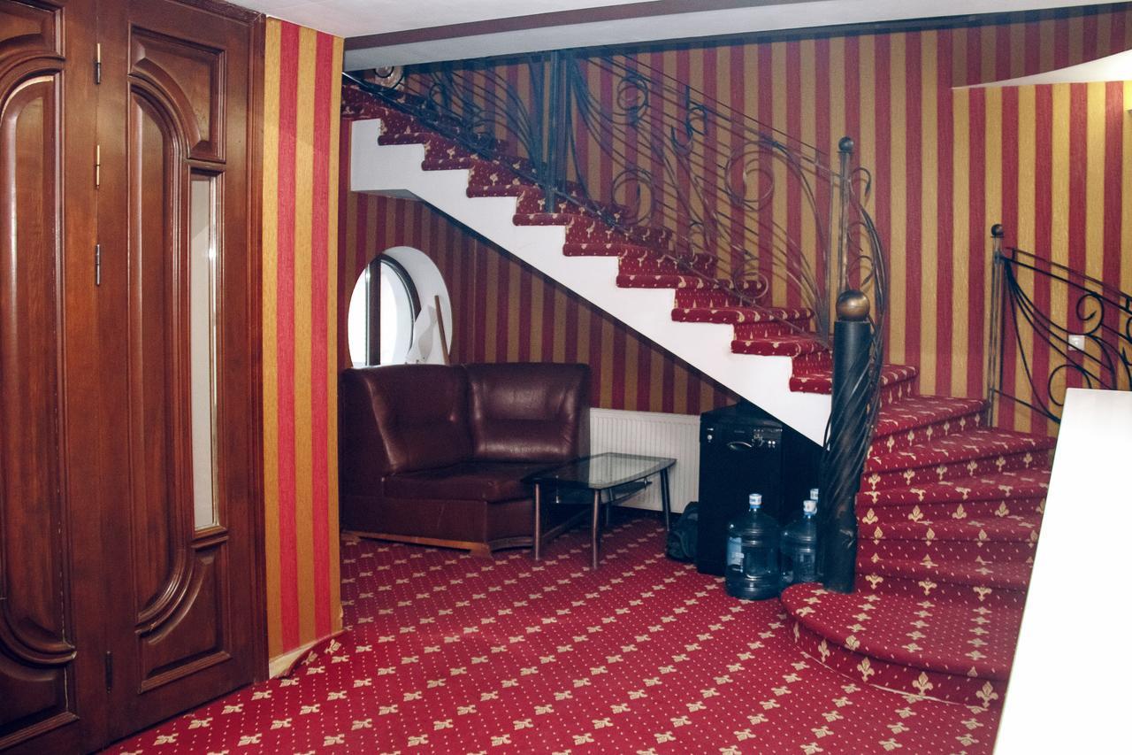 Hotel Gold Lion Chisinau Eksteriør bilde