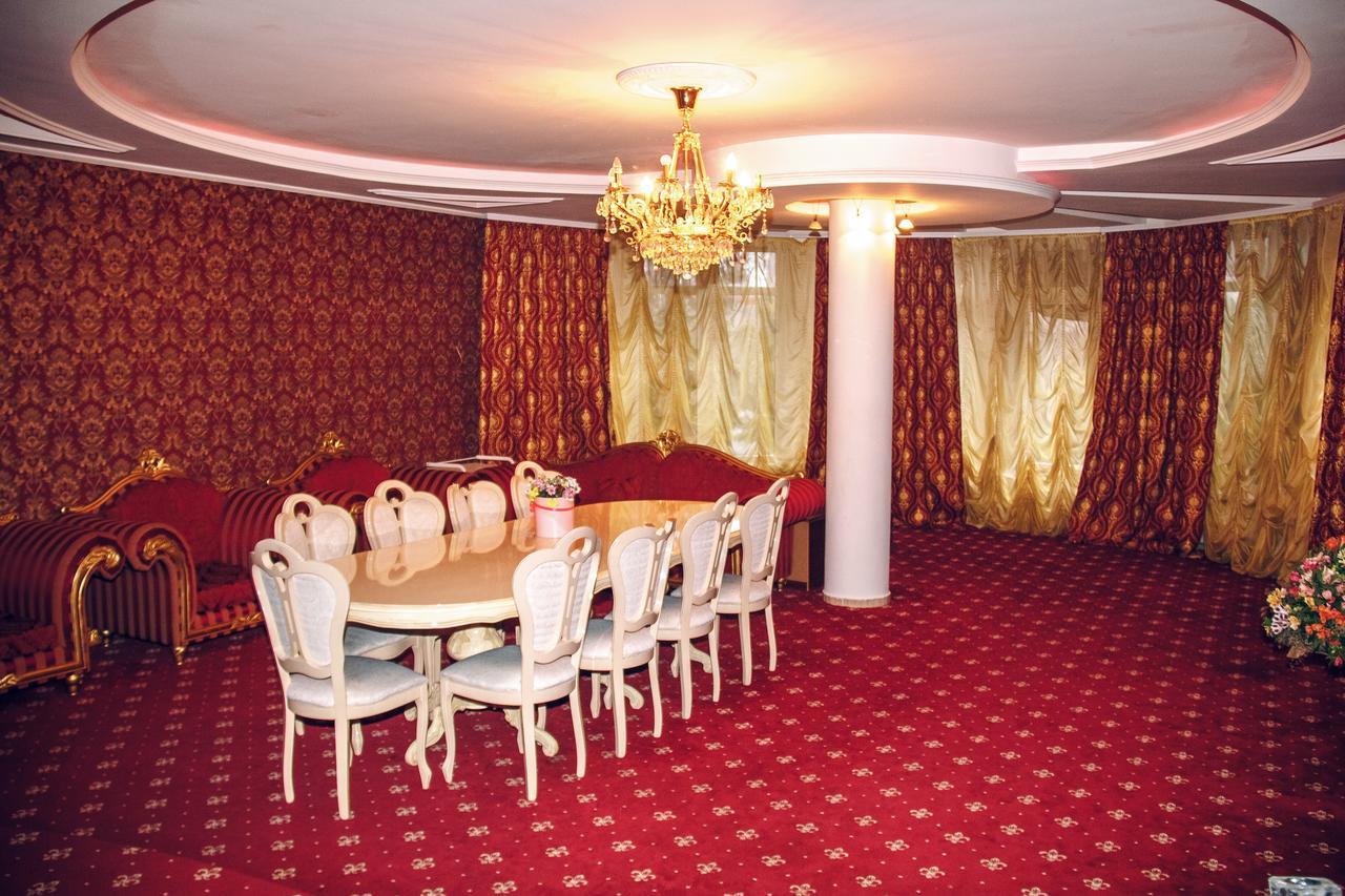 Hotel Gold Lion Chisinau Eksteriør bilde