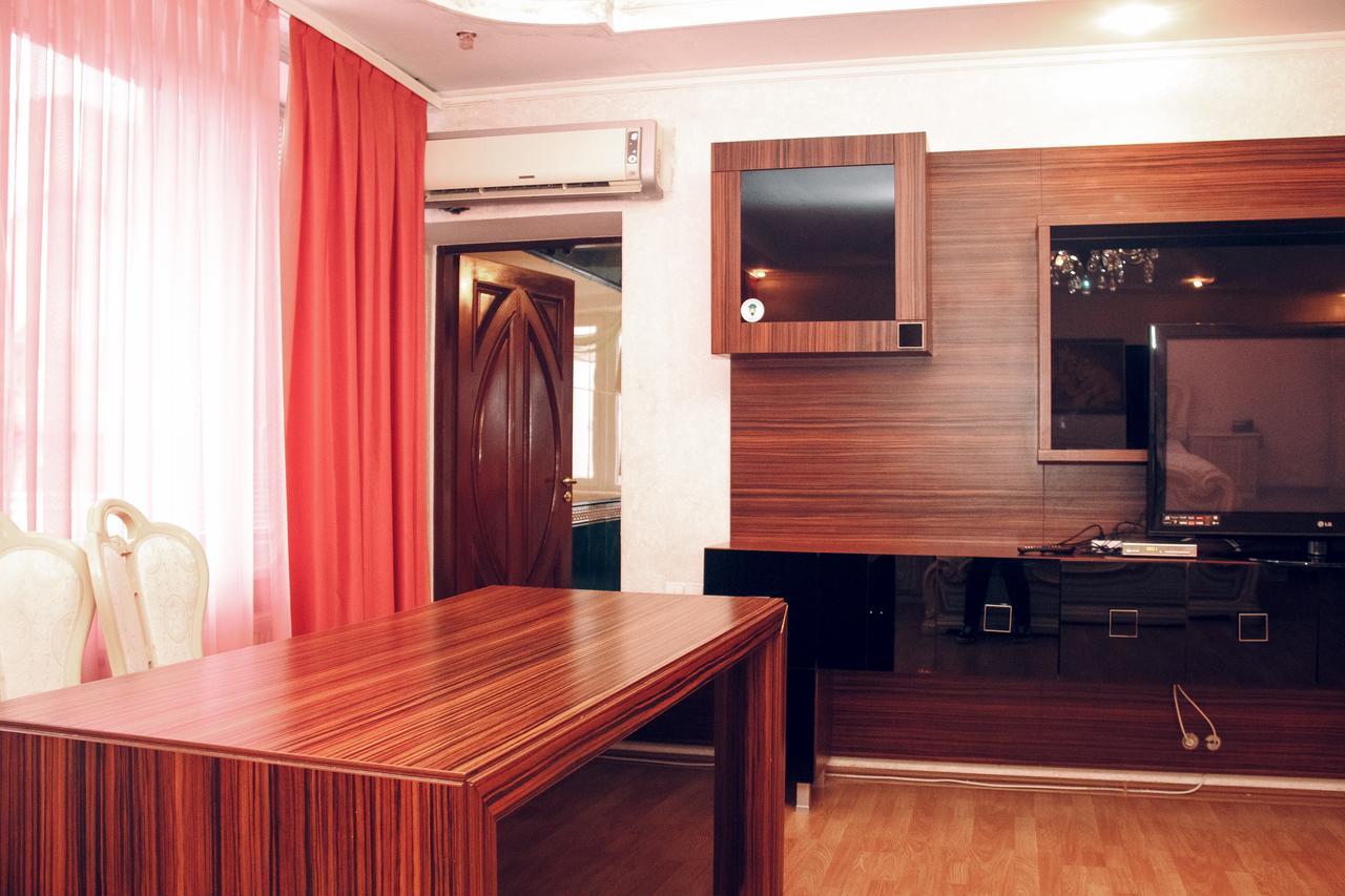 Hotel Gold Lion Chisinau Eksteriør bilde