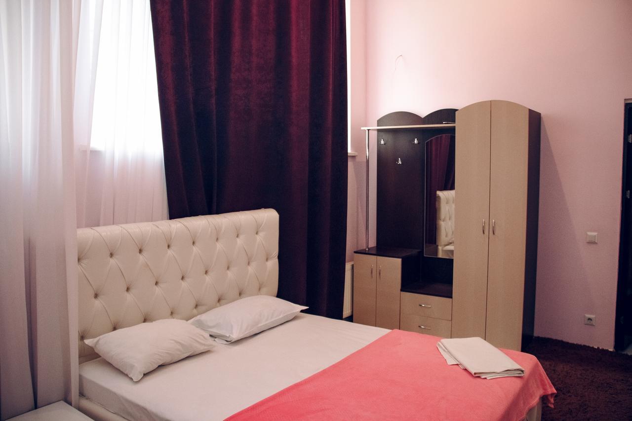 Hotel Gold Lion Chisinau Eksteriør bilde