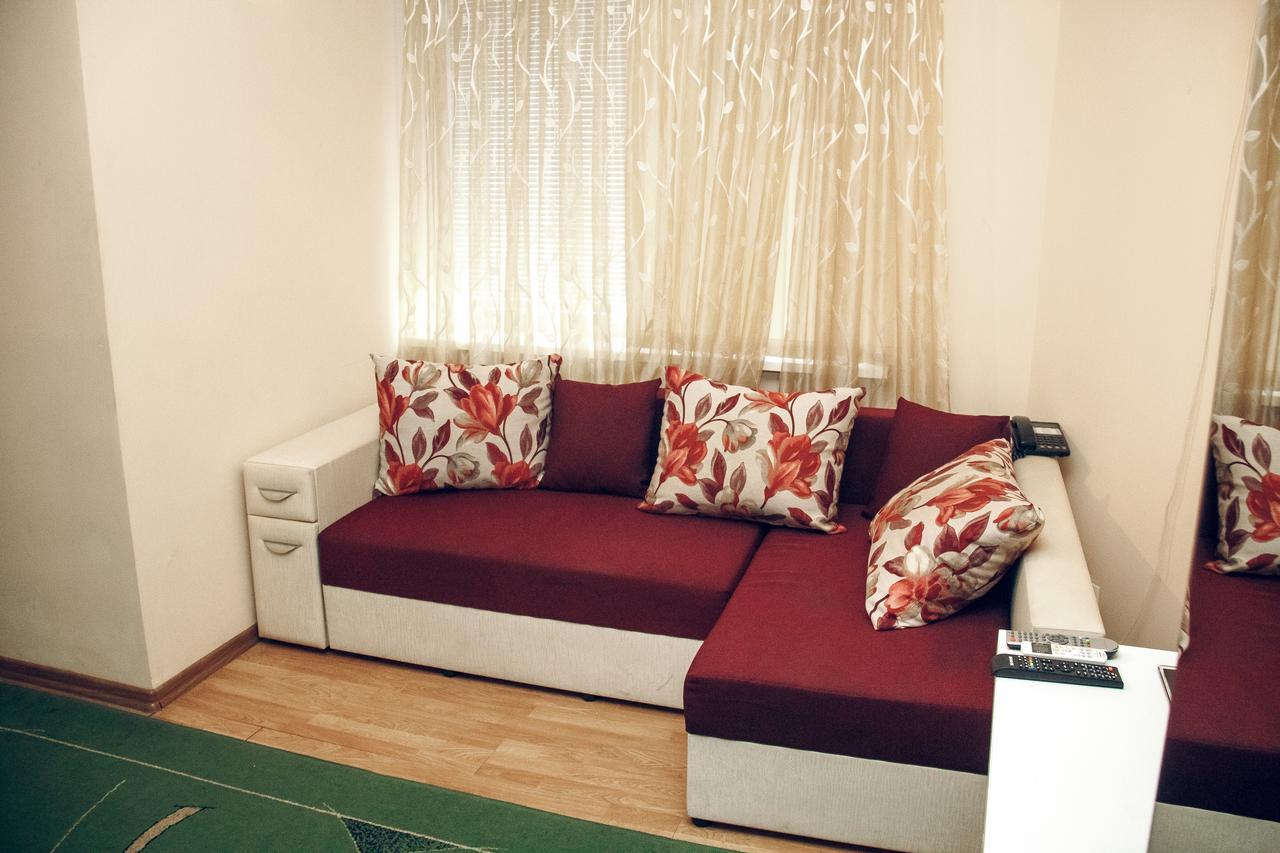 Hotel Gold Lion Chisinau Eksteriør bilde