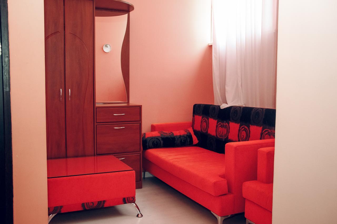 Hotel Gold Lion Chisinau Eksteriør bilde
