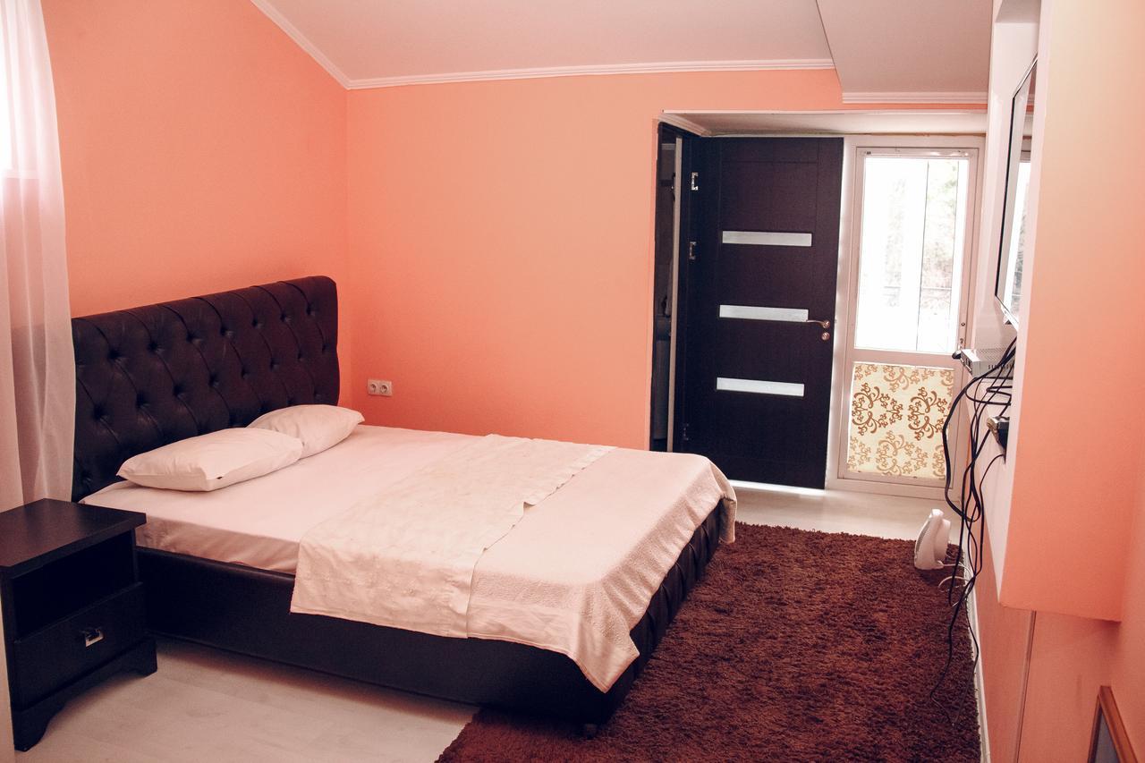 Hotel Gold Lion Chisinau Eksteriør bilde
