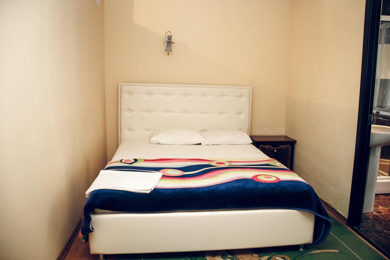 Hotel Gold Lion Chisinau Eksteriør bilde