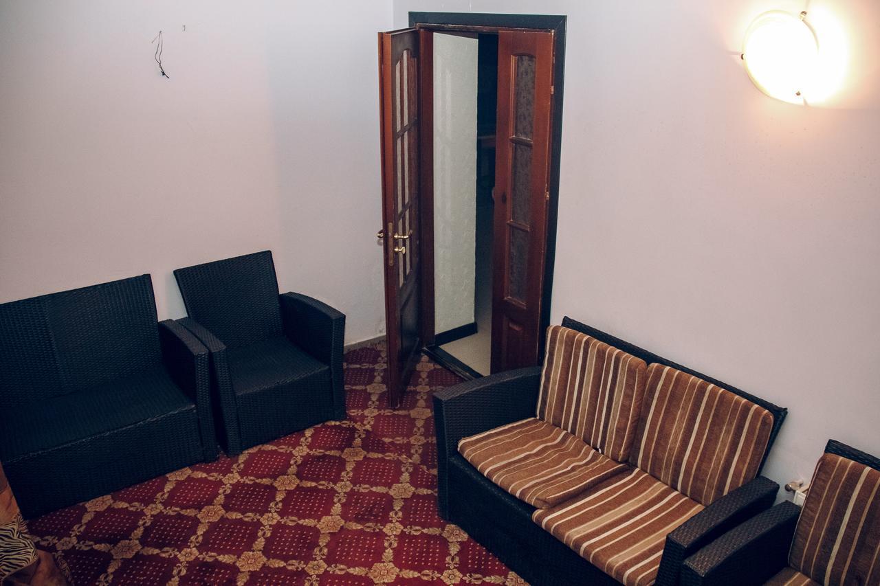 Hotel Gold Lion Chisinau Eksteriør bilde