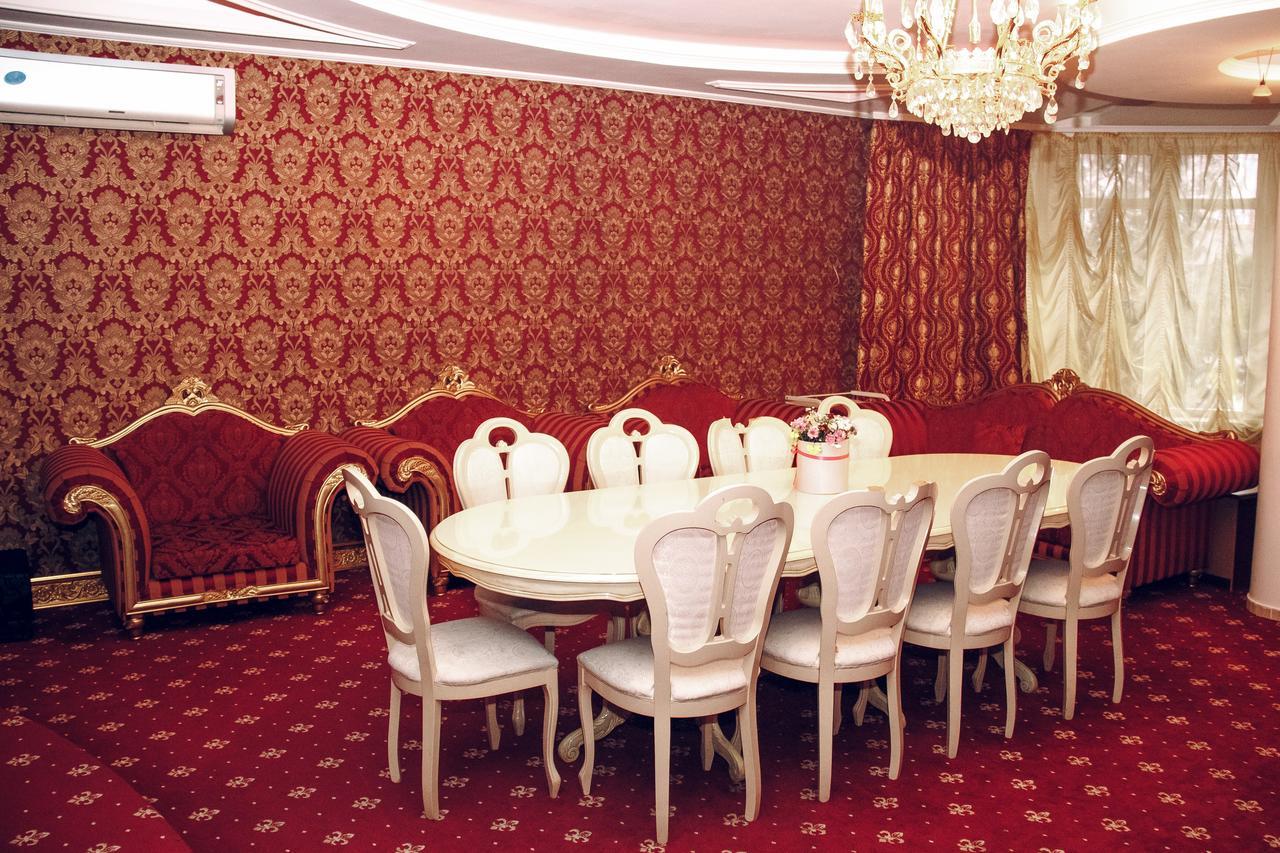 Hotel Gold Lion Chisinau Eksteriør bilde