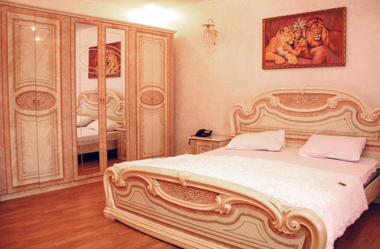 Hotel Gold Lion Chisinau Eksteriør bilde