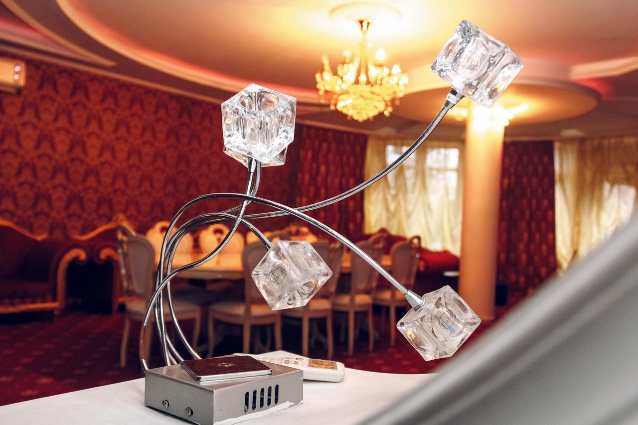 Hotel Gold Lion Chisinau Eksteriør bilde