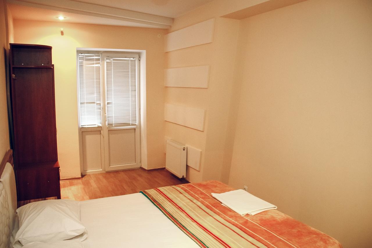 Hotel Gold Lion Chisinau Eksteriør bilde